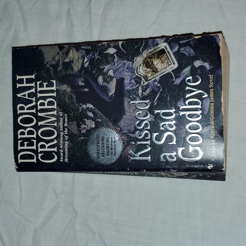 FREE w/bundle or 3/$5 📚 "Kissed a Sad Goodbye" A Mystery by Deborah Crombie - Picture 1 of 6